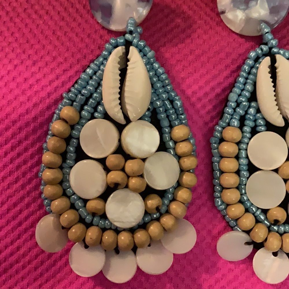 Shell Beaded Earrings   - Picture 2 of 6